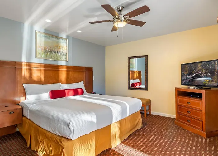 Pine-santa Fe By Roundhouse And Apartment